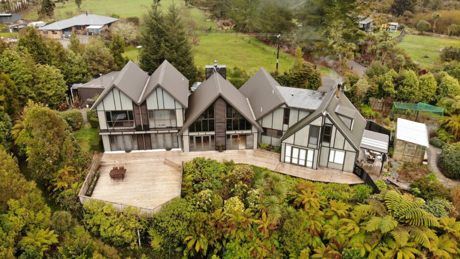 Rimu lodge set in pristine native bush