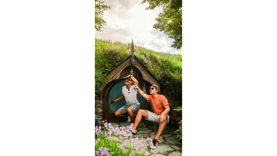 On a Stray Tour you will enjoy comfortable coaches and stop at the iconic destinations, as well as local gems only Kiwis know about.