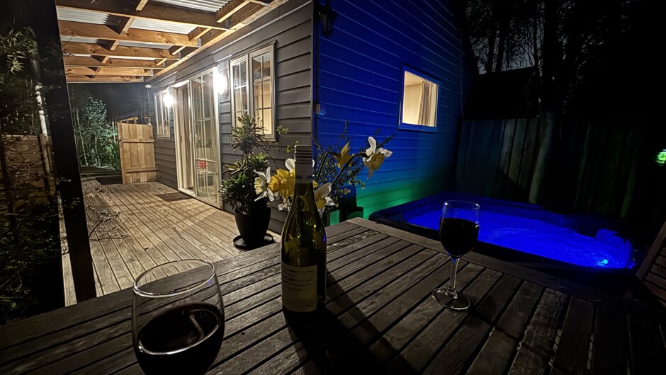 Luxury Spa Cottage - excusive use of the outdoor spa