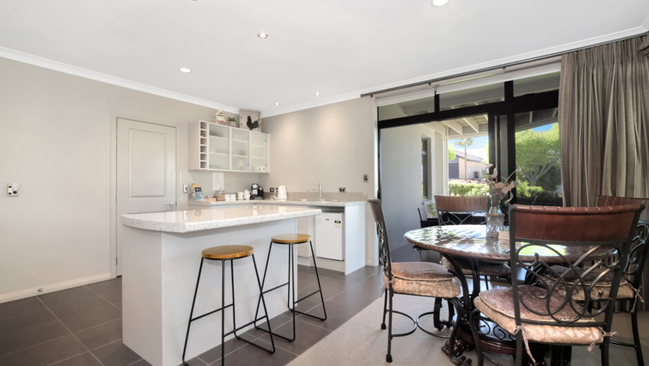 Kitchenette with dining set