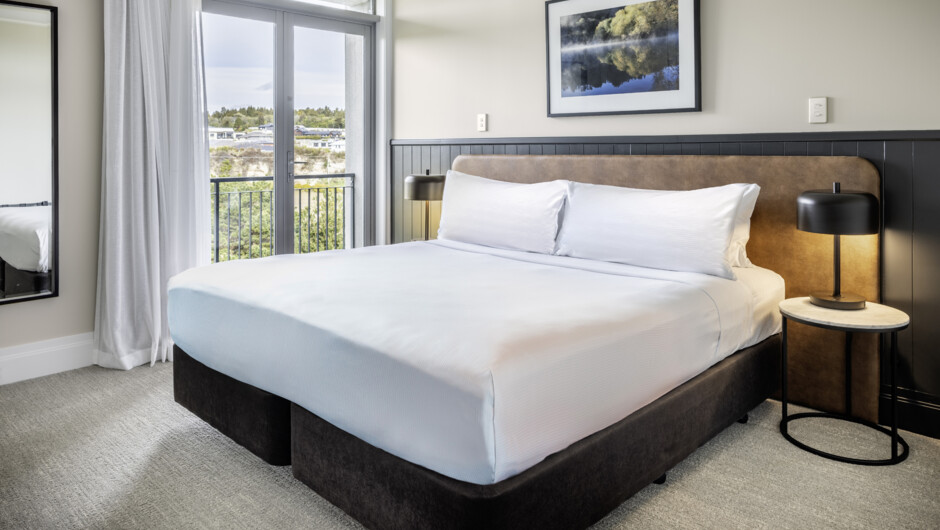 Newly Refresh Three-bedroom apartment bedroom