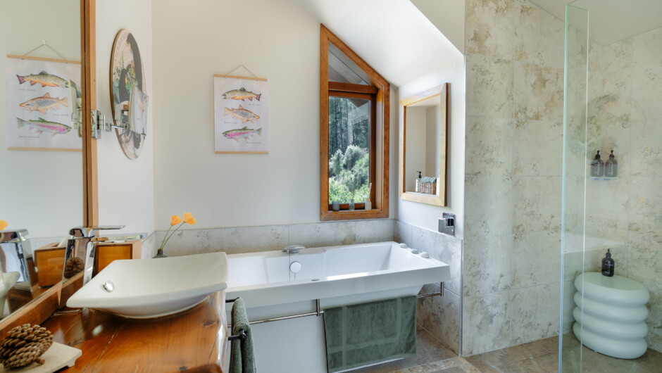 Luxury En-suite Bathroom at Stonefly Lodge