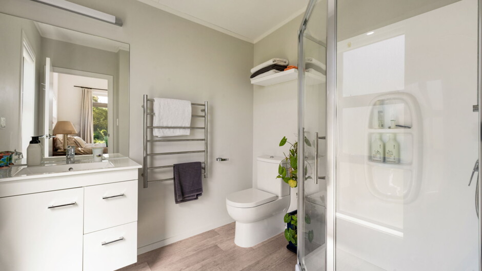 Ensuite in King Bedroom