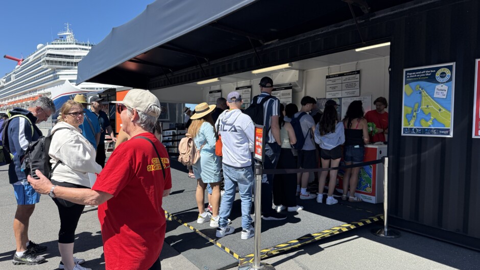 City &amp; Scenic Sightseeing Tour Desk on the Port