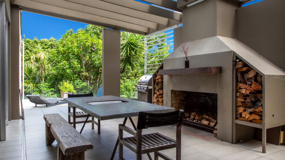 Outdoor area with BBQ/fireplace