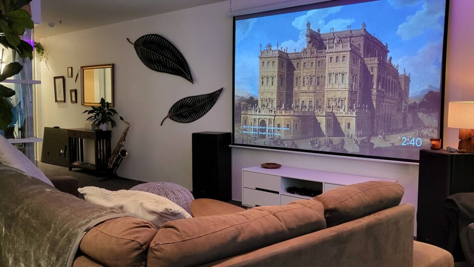 Living Room / Entertainment