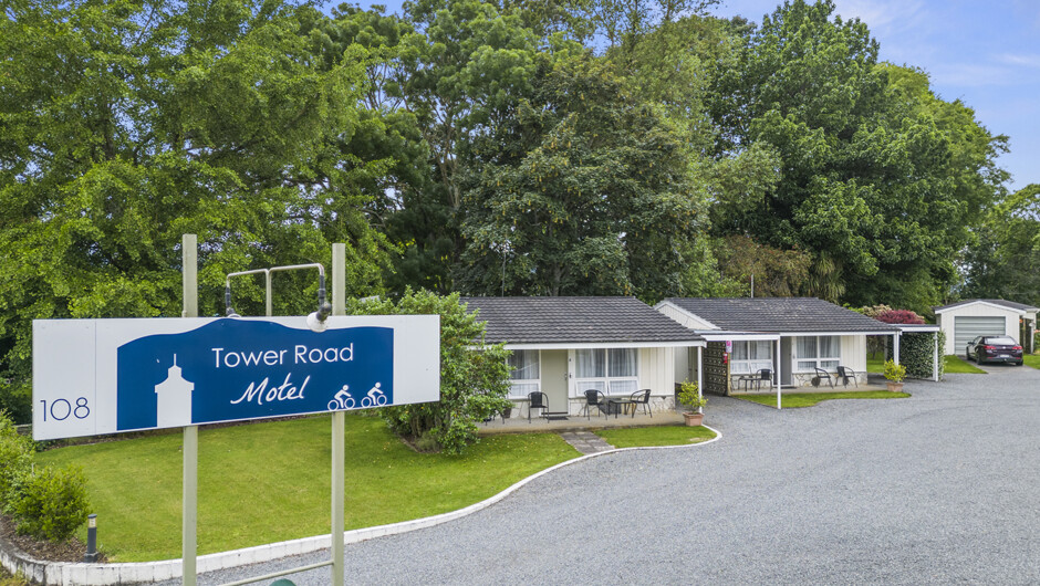 Front sign - Twin Rooms