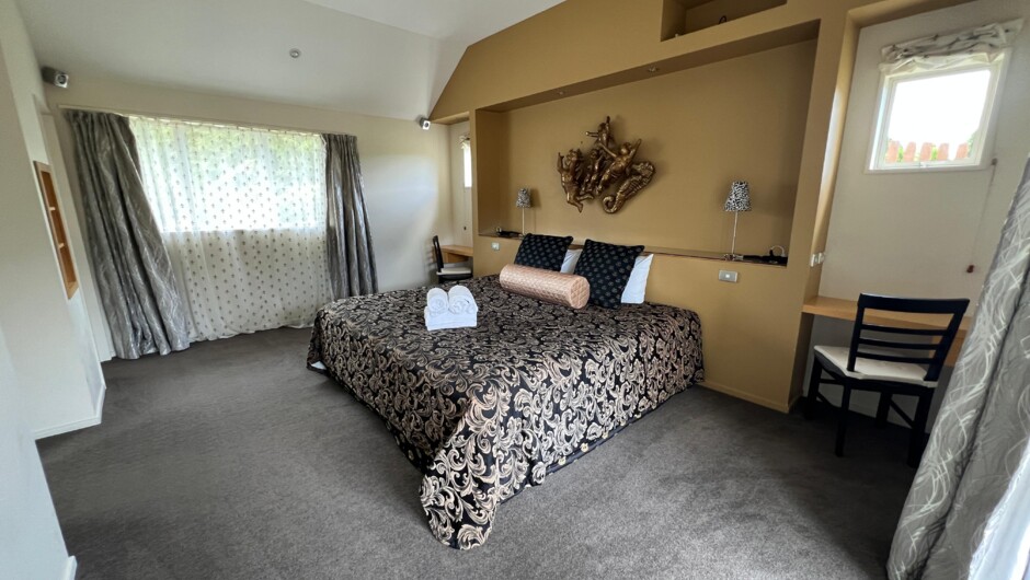 Alpine Spa Villa - Super king bedroom