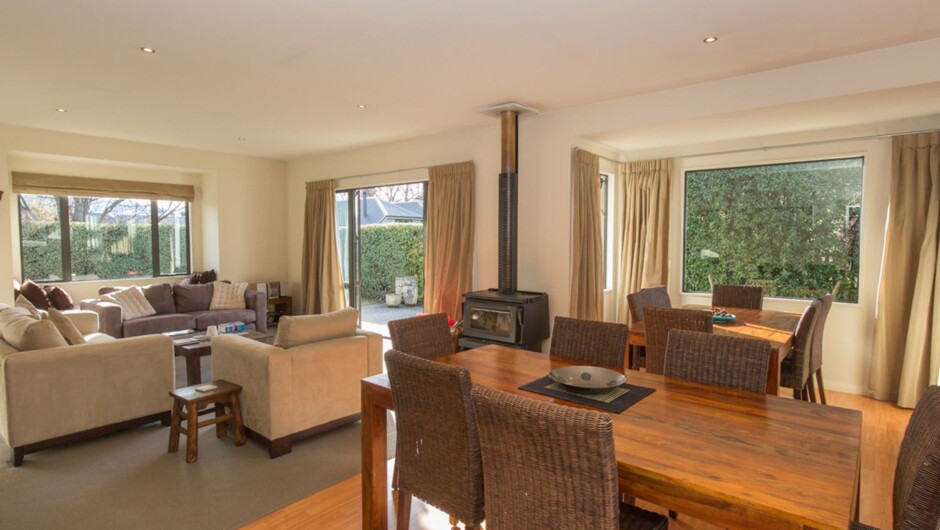 Modern Lake Haven - Wānaka Holiday Home