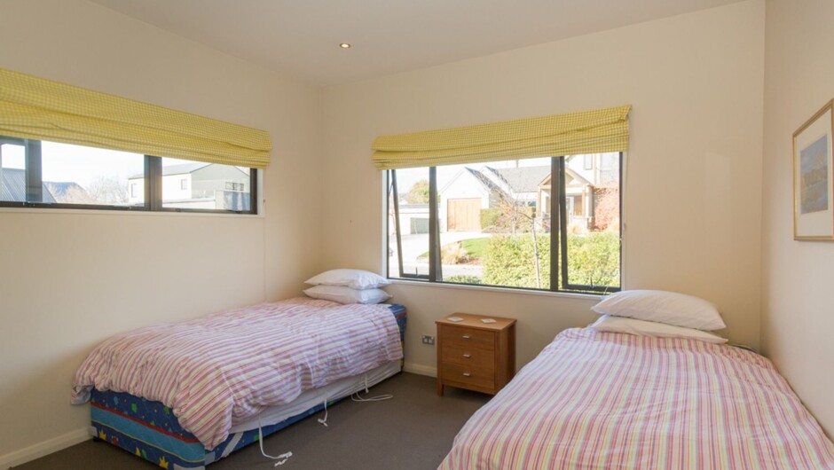 Modern Lake Haven - Wānaka Holiday Home