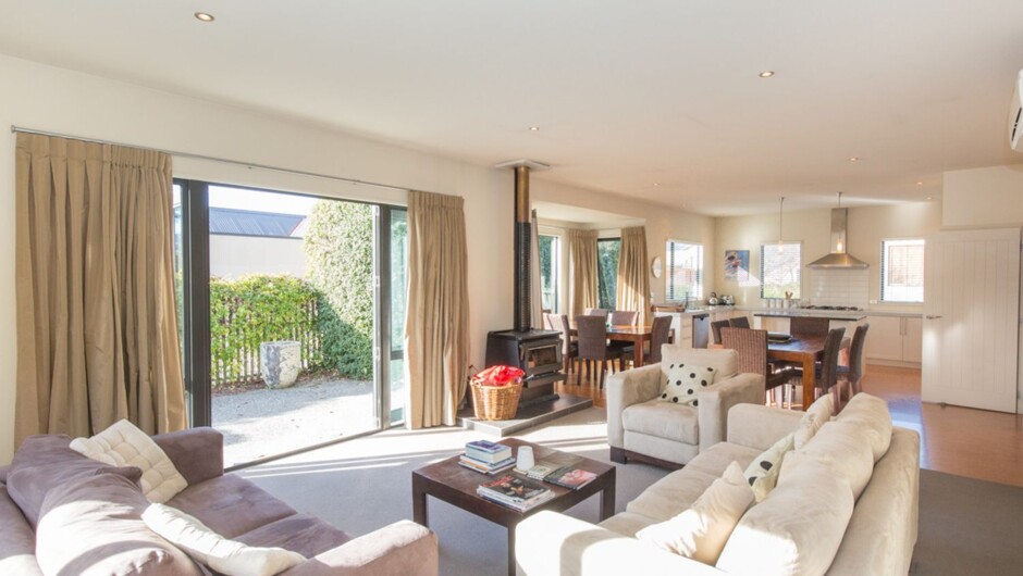 Modern Lake Haven - Wānaka Holiday Home