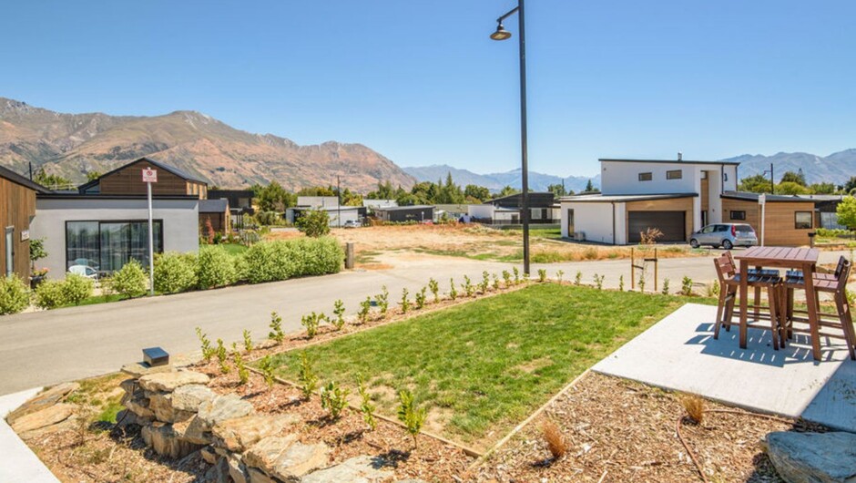 The Place To Be - Wānaka Holiday Home