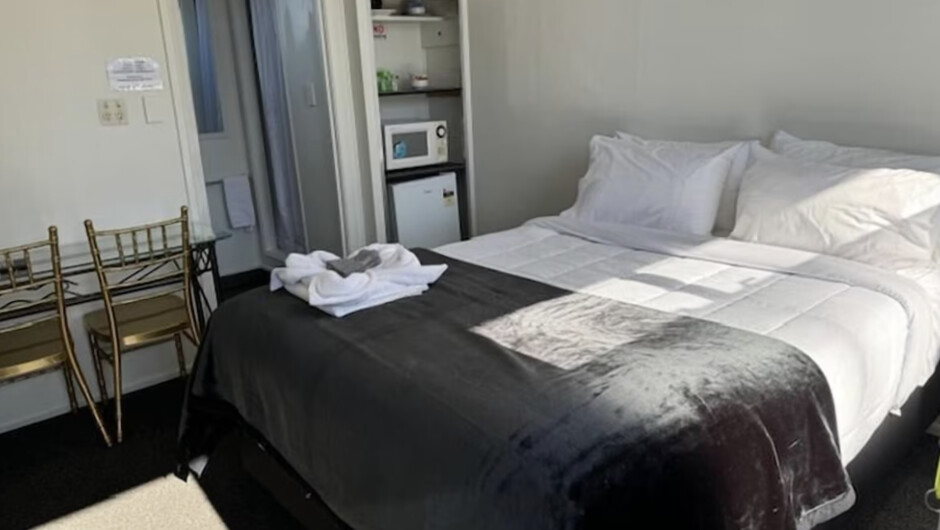 Standard apartment| with a private bathroom and shared kitchen access.