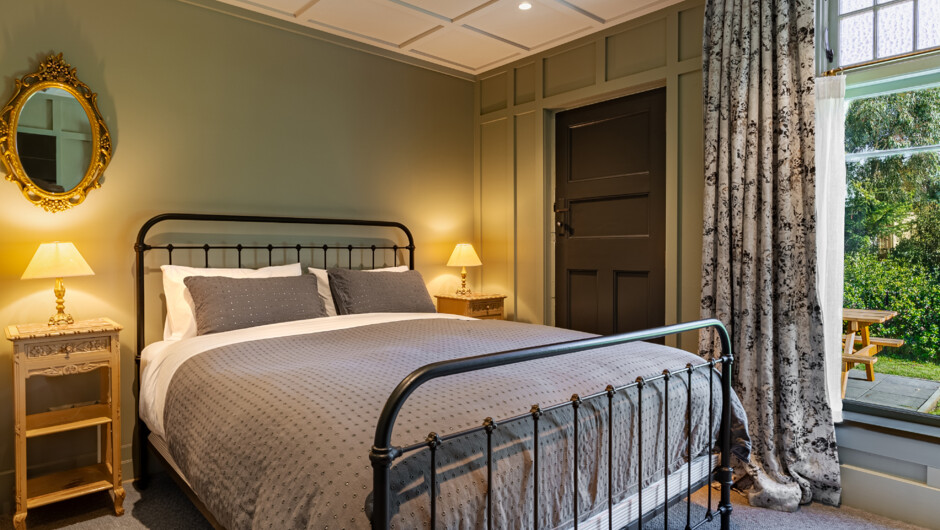 The property has 3 rooms - 2 x King and 1 x Twin