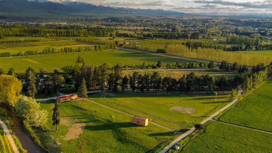 Less than 5 mins drive from Clyde but with so much privacy and quiet.