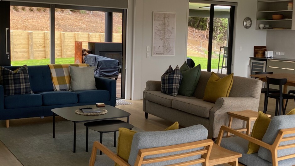 Lounge overlooking the back deck