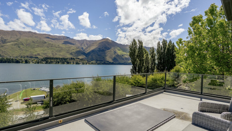 Lakeside Serenity - Wānaka Holiday Home