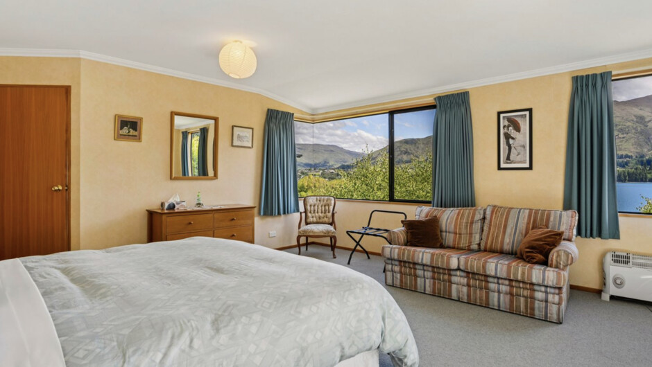 Lakeside Serenity - Wānaka Holiday Home