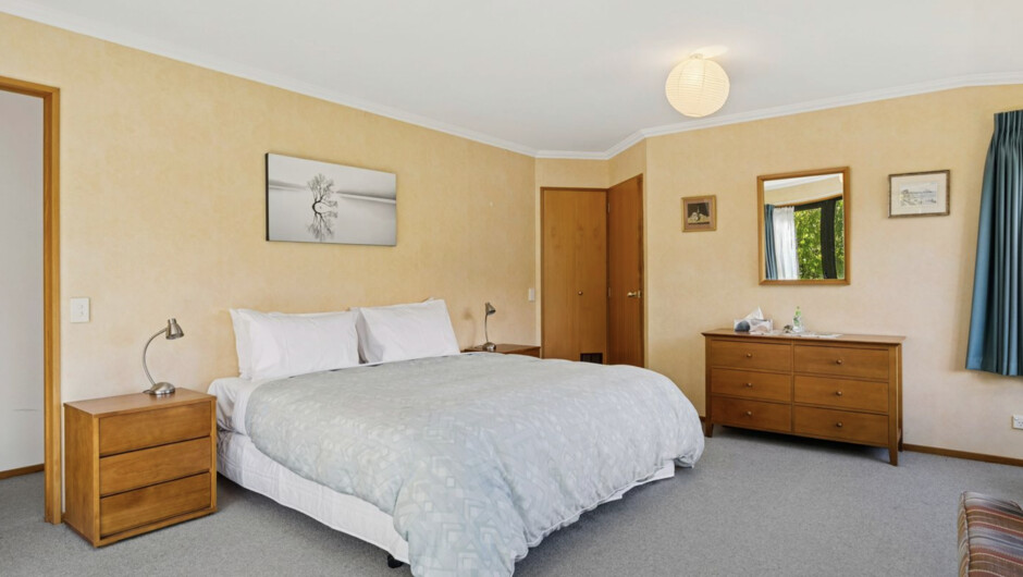 Lakeside Serenity - Wanaka Holiday Home