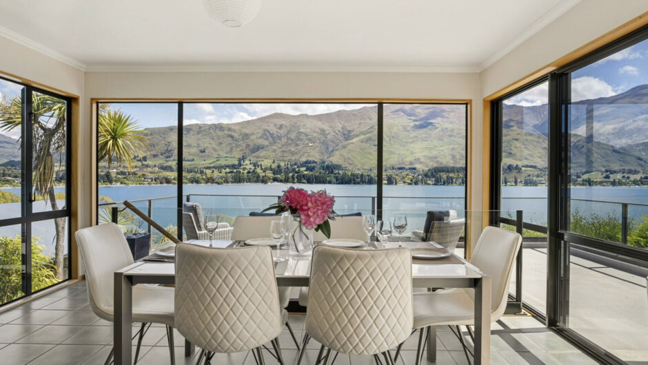 Lakeside Serenity - Wānaka Holiday Home