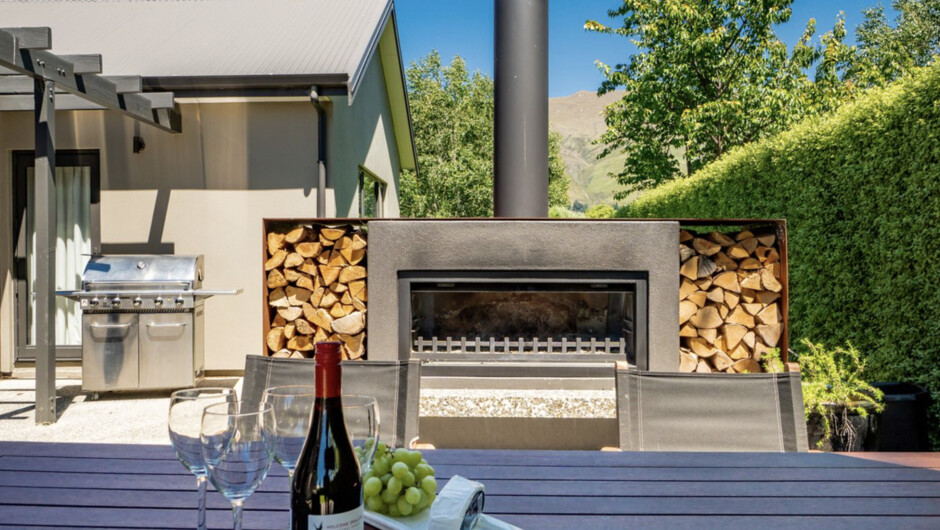 Modern Lake Haven - Wānaka Holiday Home