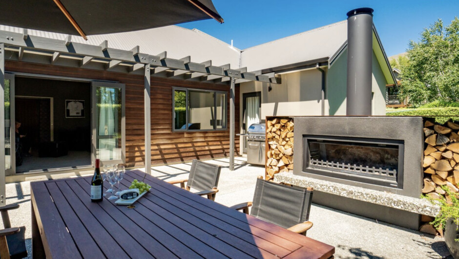 Modern Lake Haven - Wānaka Holiday Home