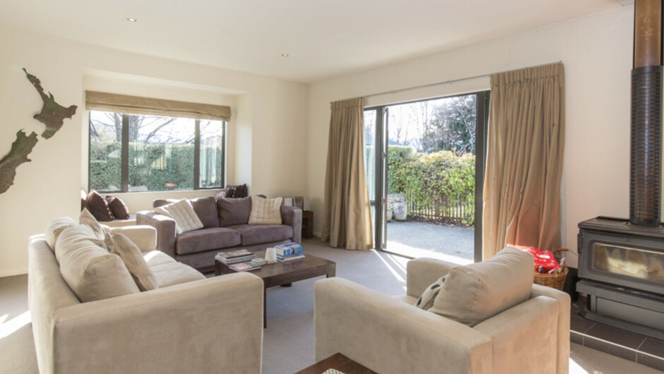 Modern Lake Haven - Wānaka Holiday Home