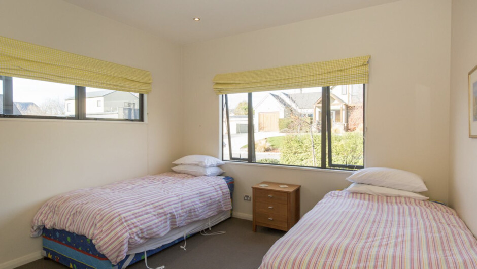 Modern Lake Haven - Wānaka Holiday Home