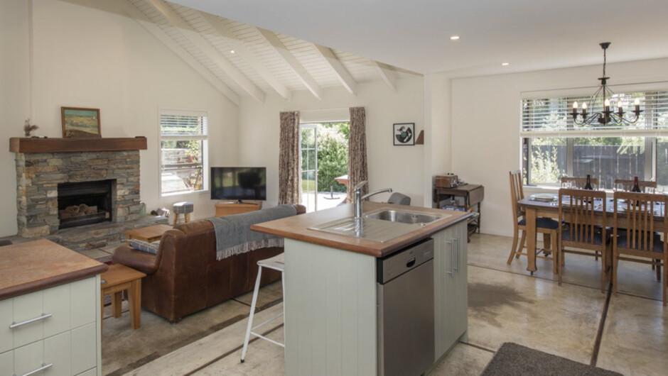 Modern Cottage Charm - Albert Town near Wānaka