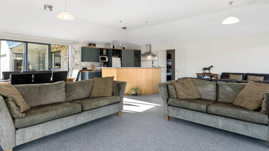 Mount Iron Magic - Wānaka Holiday Home