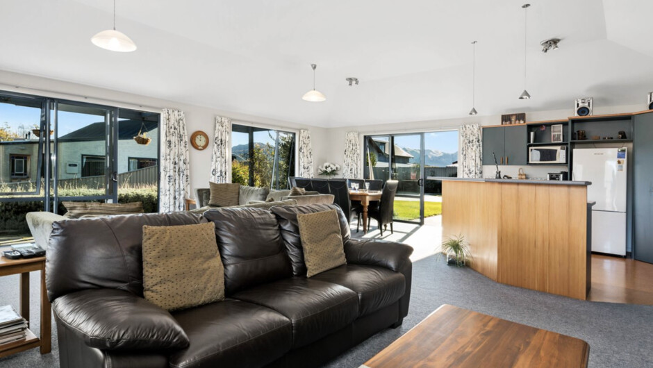 Mount Iron Magic - Wānaka Holiday Home