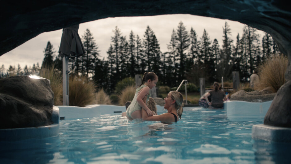 Exploring the pool caves in Discovery.