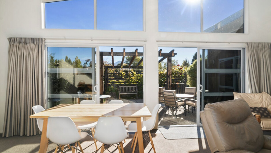 Hikuwai Family Retreat - Albert Town Holiday Home