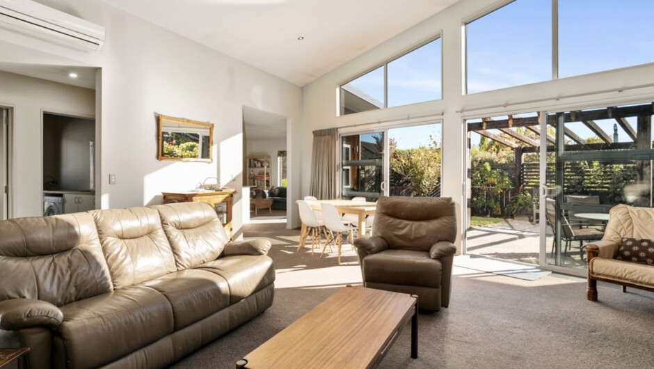 Hikuwai Family Retreat - Albert Town Holiday Home