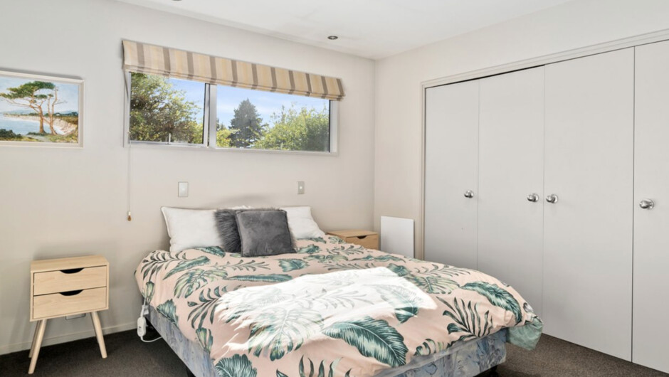 Hikuwai Family Retreat - Albert Town Holiday Home