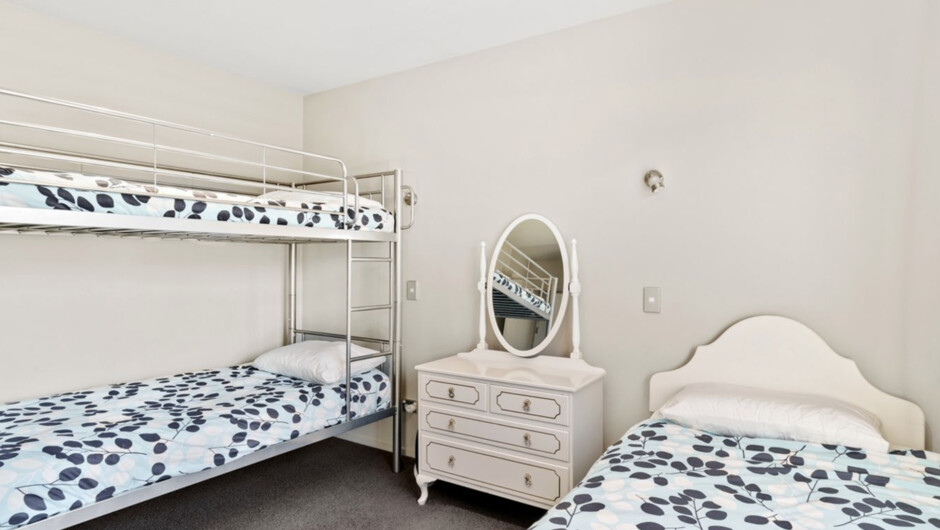 Hikuwai Family Retreat - Albert Town Holiday Home