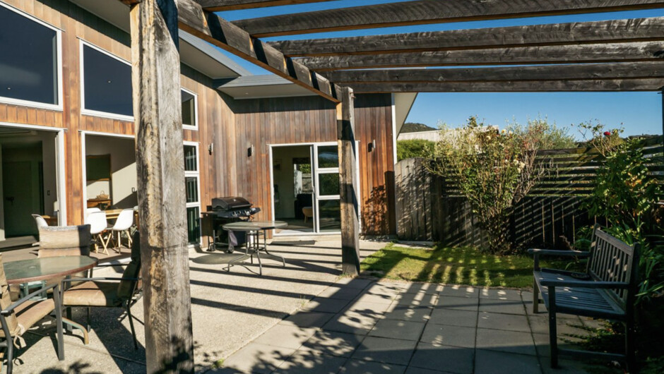 Hikuwai Family Retreat - Albert Town Holiday Home