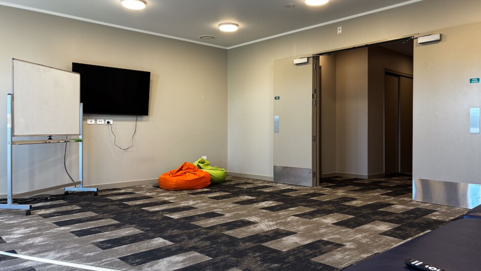 Strategy brainstorms or enjoying some downtime, each wing contains a spacious team lounge.