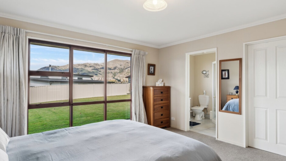 Alpine Scenery - Wānaka Holiday Home