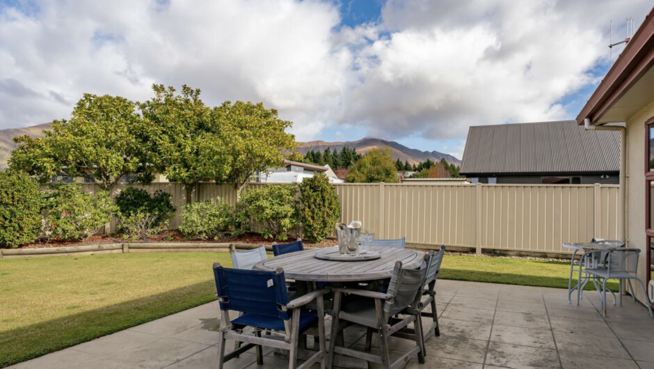 Alpine Scenery - Wānaka Holiday Home