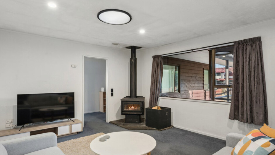 Lake Stroll Charm - Wānaka Holiday Home