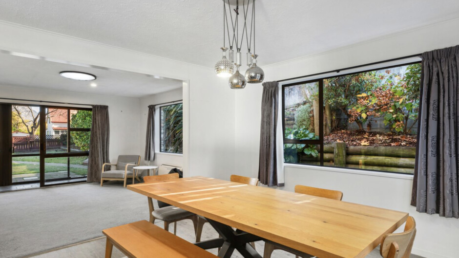 Lake Stroll Charm - Wānaka Holiday Home
