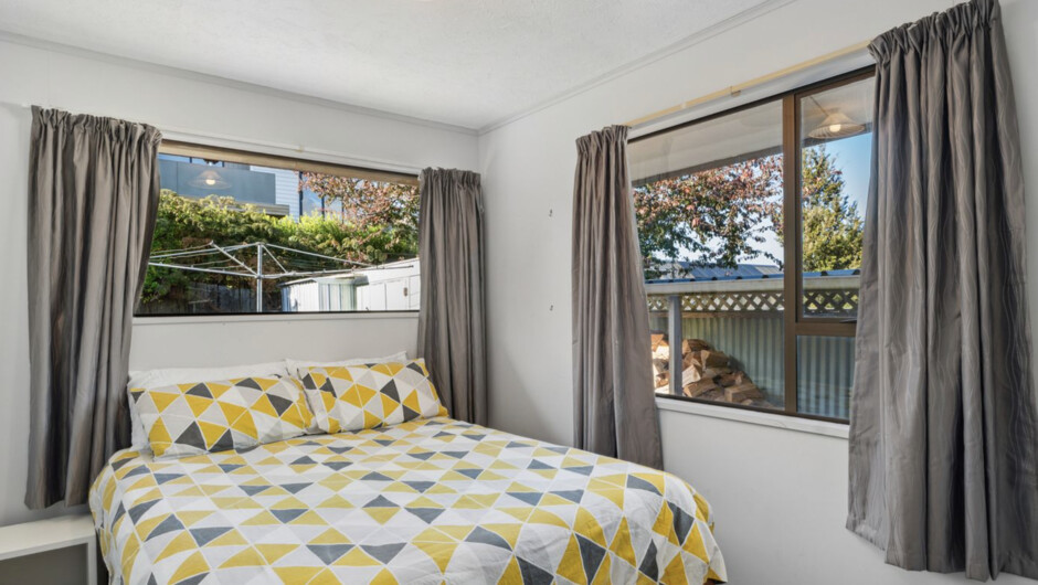 Lake Stroll Charm - Wānaka Holiday Home