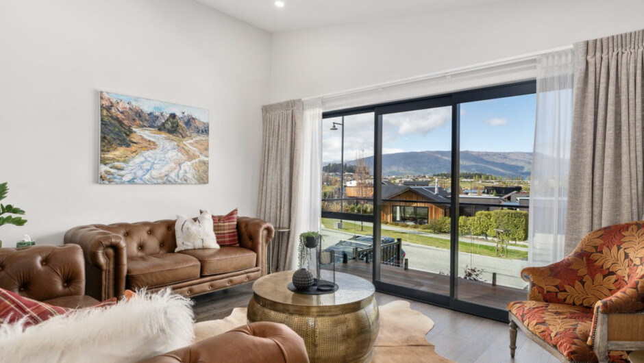 86 on Kirimoko - Wānaka Holiday Home
