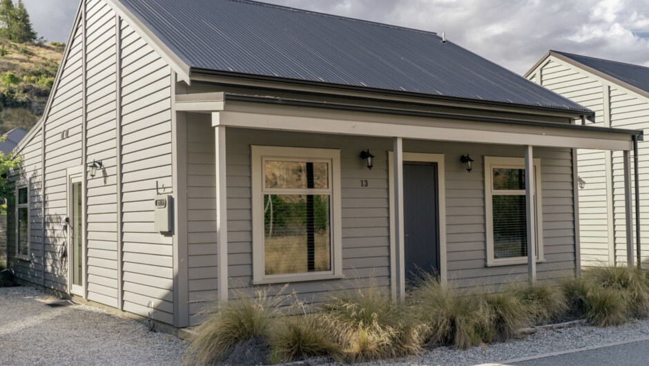 Kiwi Ski Cottage - Wānaka Holiday Home