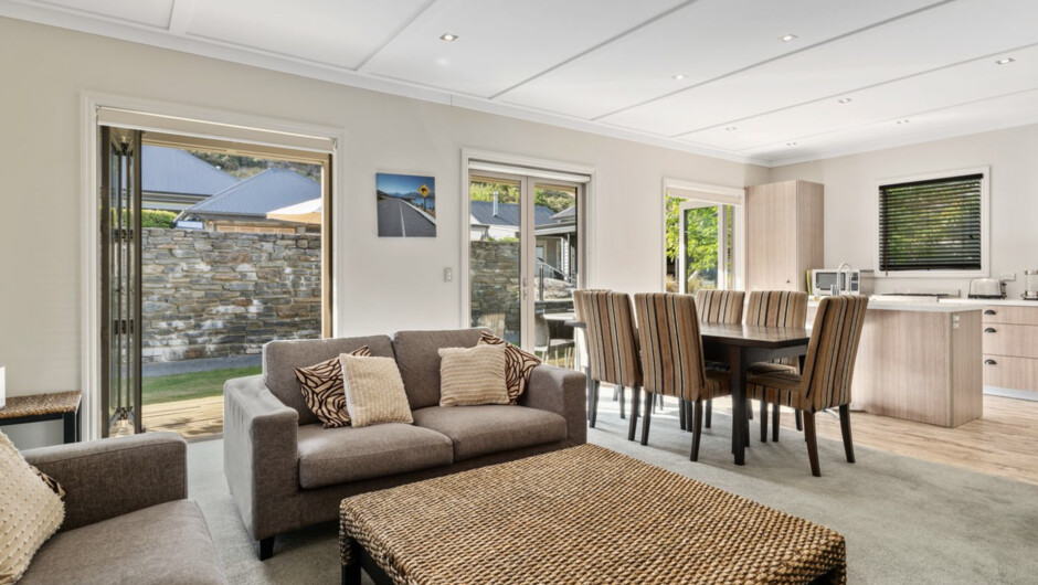 Kiwi Ski Cottage - Wānaka Holiday Home