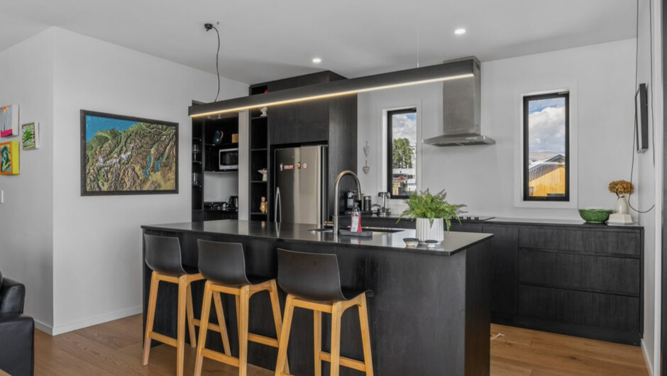 Peak Retreat - Wānaka Holiday Home
