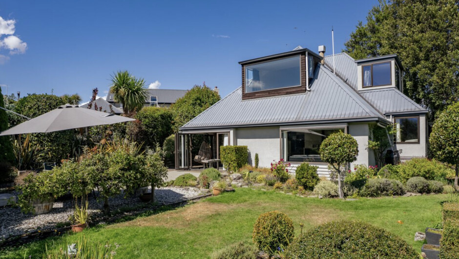 Mountain View Retreat - Wānaka Holiday Home