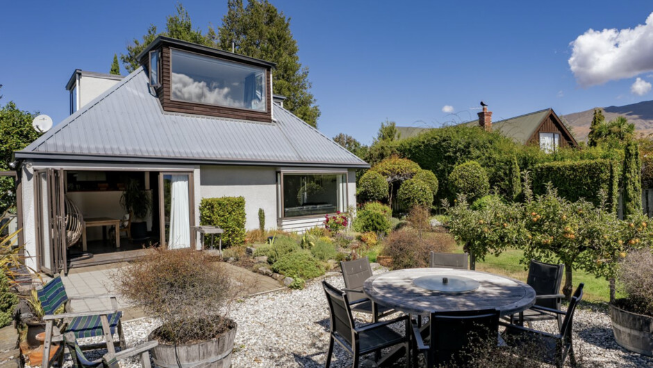 Mountain View Retreat - Wānaka Holiday Home