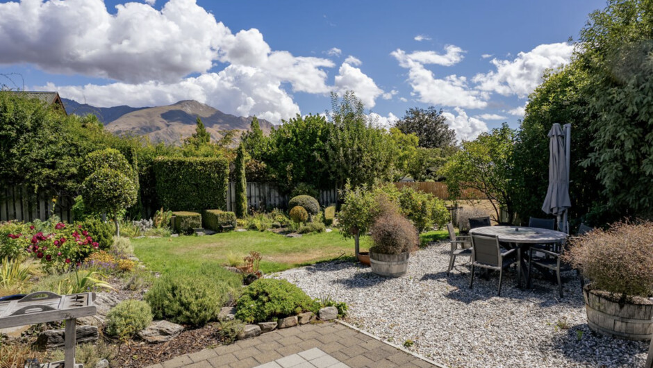 Mountain View Retreat - Wānaka Holiday Home